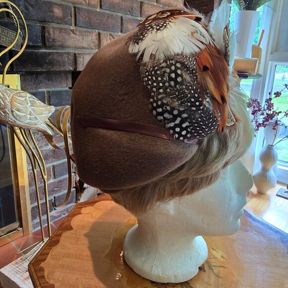 Lucille - Vintage Brown Felt Hat with Feathers & a Bow - Picture 2 of 11